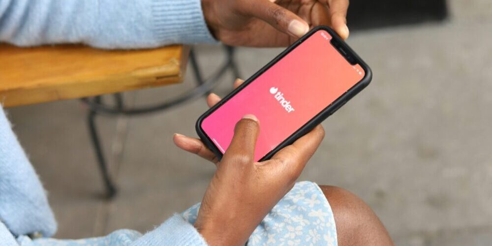 Faux profils & mensonges : les risques invisibles des applis de rencontres
